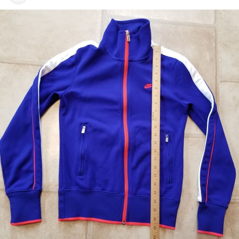 Nike women’s zip up track jacket, retro excellent condition